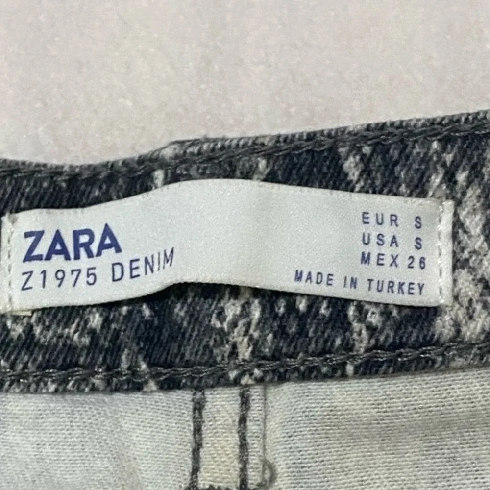 Zara Mini Skirt Women Size S Grey‎ Snakeskin Print Denim Excellent Edgy Z1975